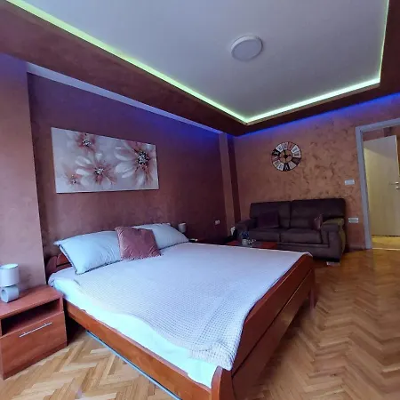 Cuca Apartment *
